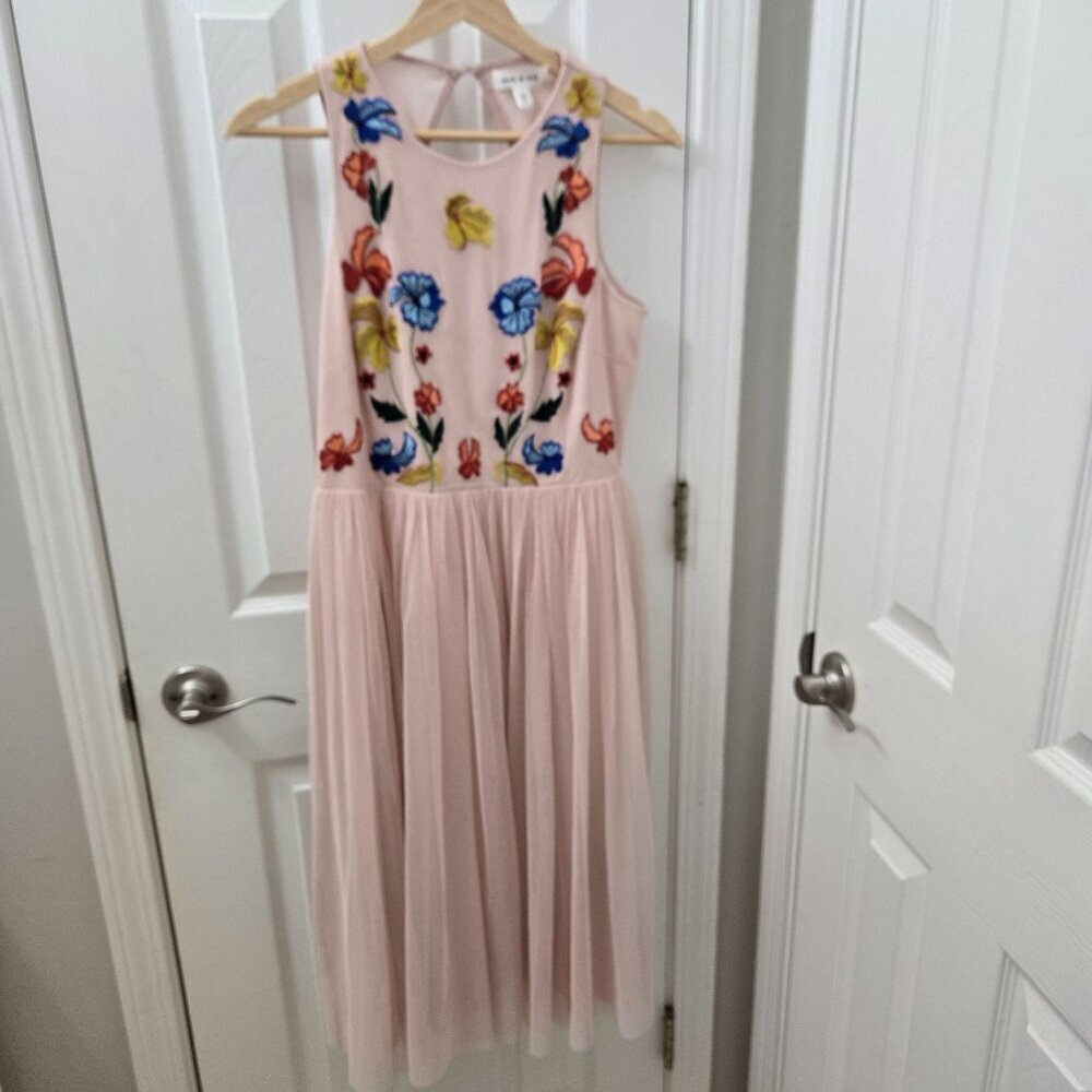Frock & Frill Midi Dress Medium Embroidered Floral Pink Open Back Cocktail‎